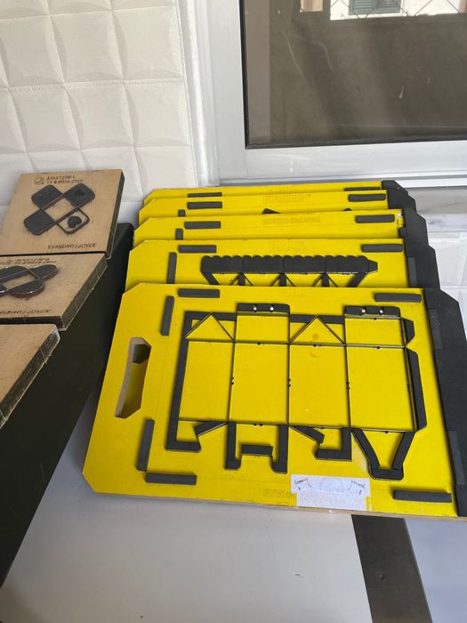 Máquina manual  de corte e vinculo para caixas de papel e forminhas