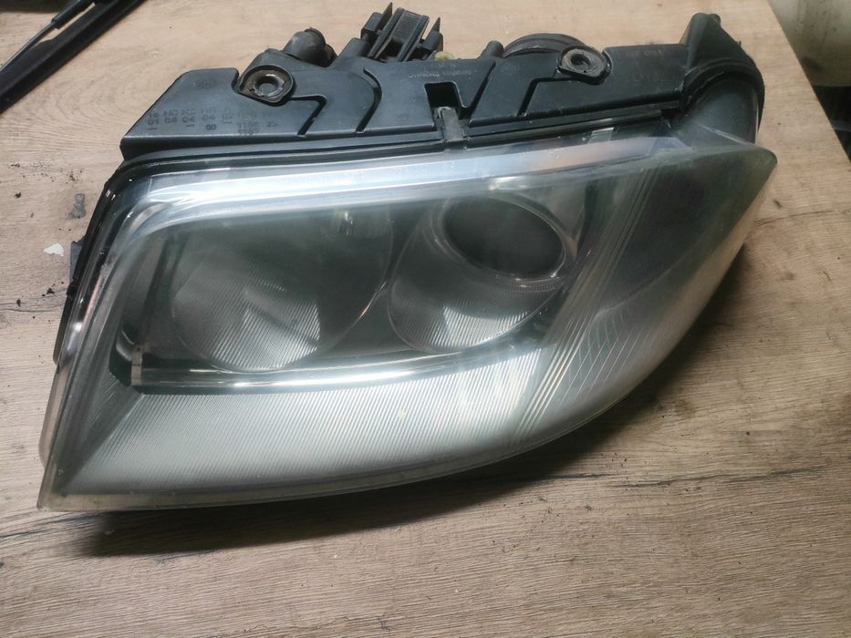Volkswagen Passat B5 FL reflektor lewy przód