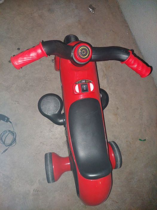 Mota infantil elétrica (a bateria)