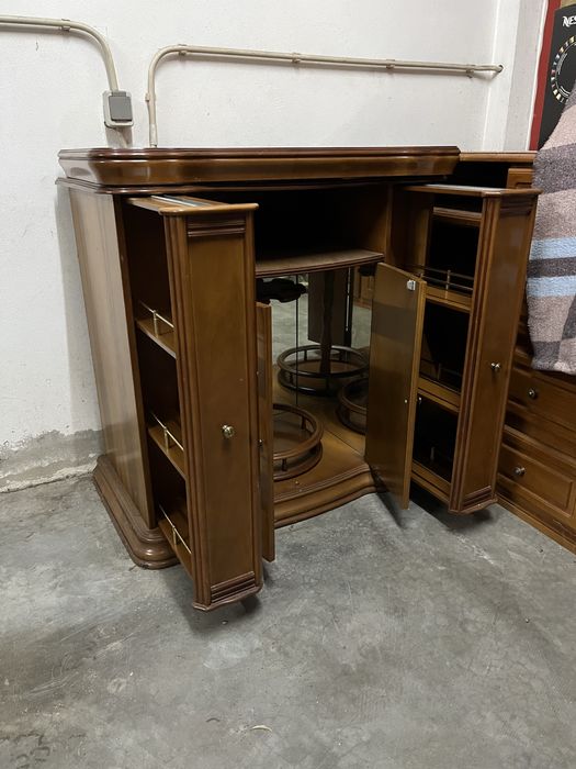 Movel de tv com garrafeira