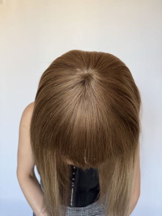 Парик русый из натуральных волос с прямой чёлкой густой