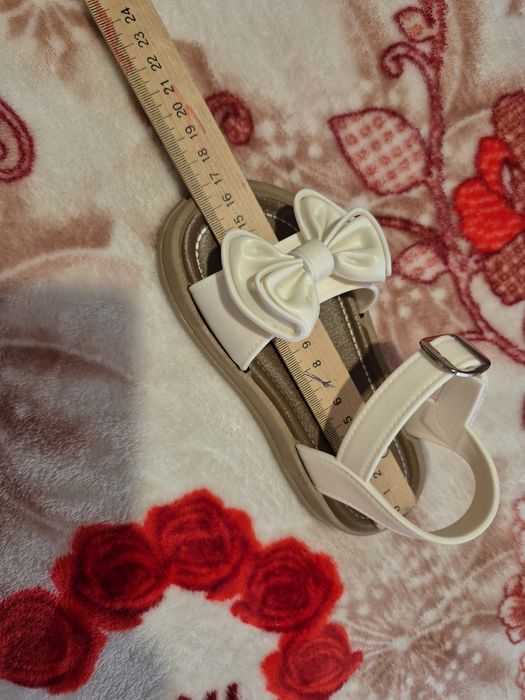 Дівчачі босоніжки