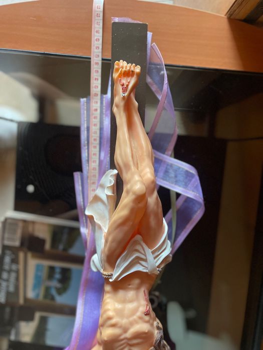 Crucifixo em madeira e loiça