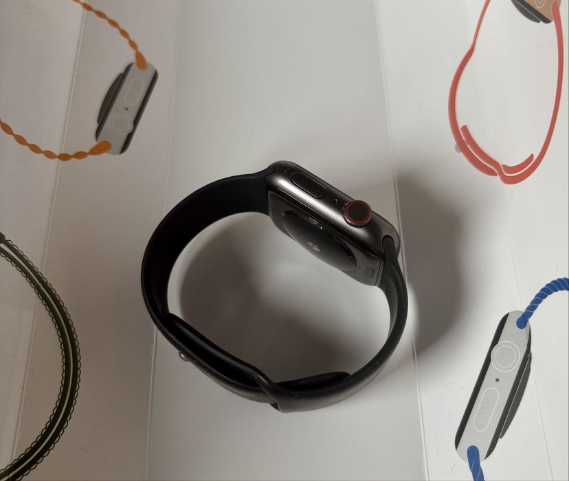 Apple Watch SE GPS + Cellular 44mm / Space Gray