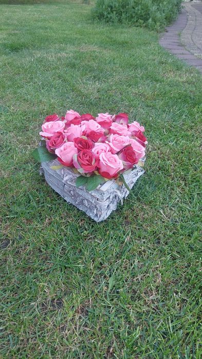 Serce stroik na grób cmentarz sztuczne kwiaty kompozycja