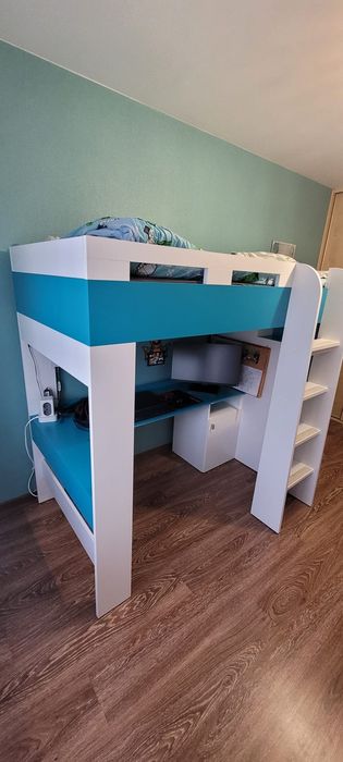 Łóżko piętrowe z biurkiem