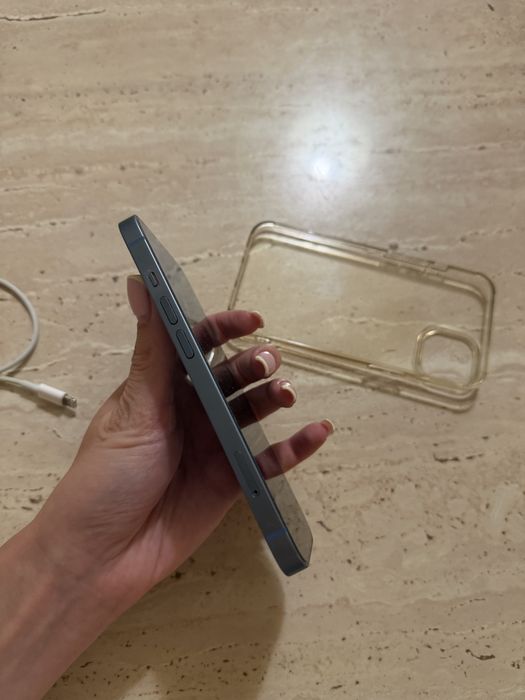 Iphone 14 niebieski