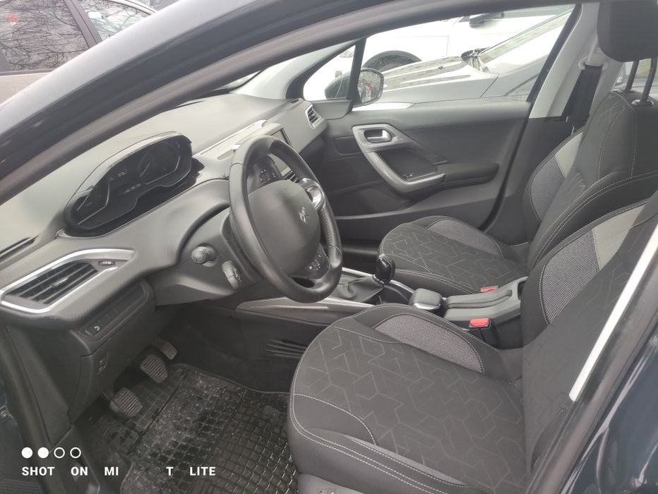 Peugeot 2008/2018 r 1.2 benzyna 65 tysięcy przebiegu,po dużym serwisie