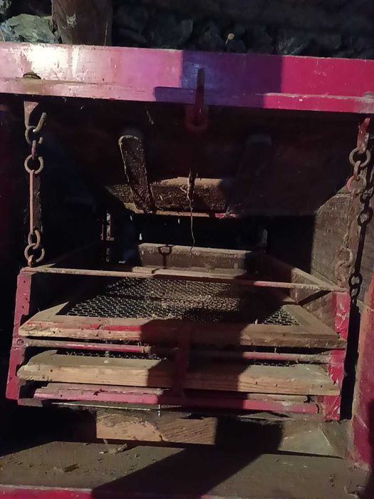 Limpadora de milho manual em madeira antiga