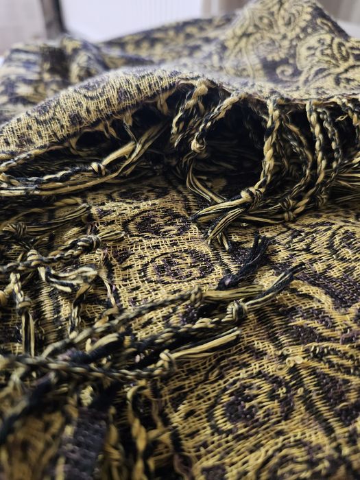 Szal w stylu boho / orientalnym ze wzorem paisley