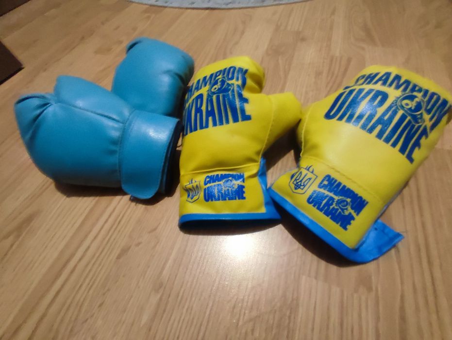 Продам 2 пари дитячих боксерських рукавиць