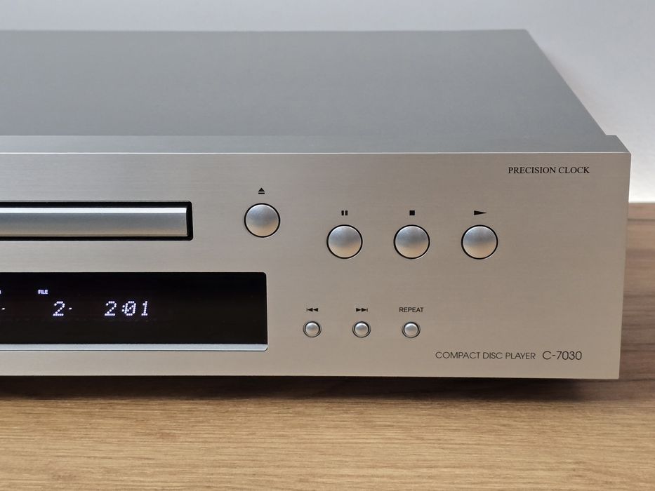 Onkyo C-7030 Odtwarzacz CD MP3 Pilot