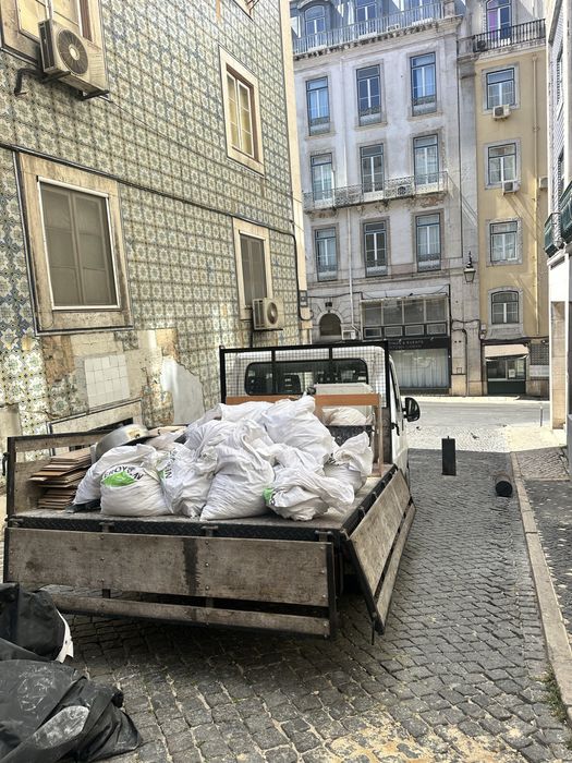 Transporte de entulhos, lixos, materiais de construção e mobilia