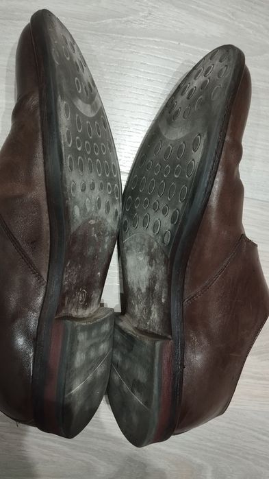 Sapatos de homem em pele