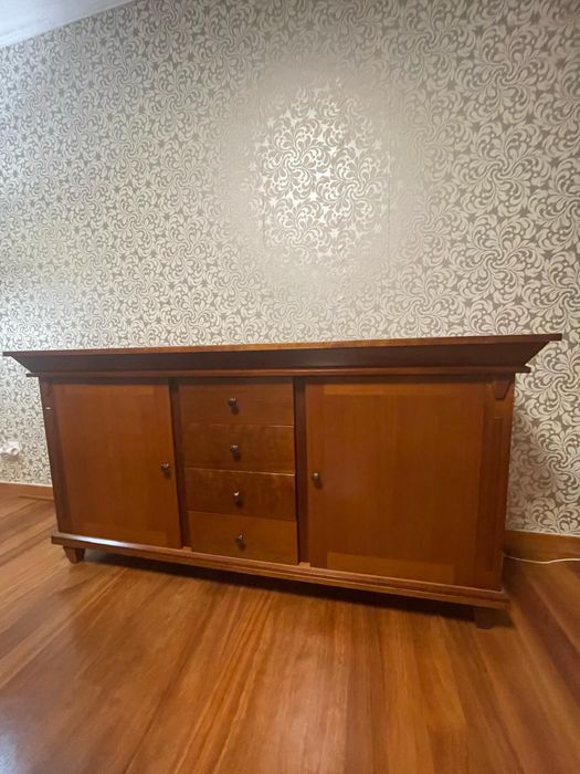 Alpendre / Aparador em madeira maciça com gavetas – clássico