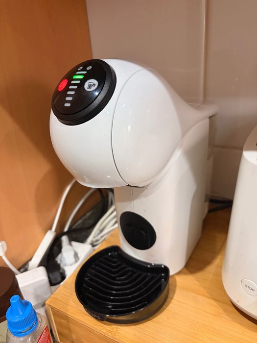 Máquina de Café KRUPS Dolce Gusto Genio S Basic