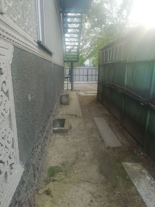 Здам пів будинка в районі лікарні