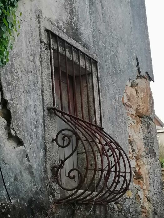 Quintinha para reconstruir no parque das serras do Porto