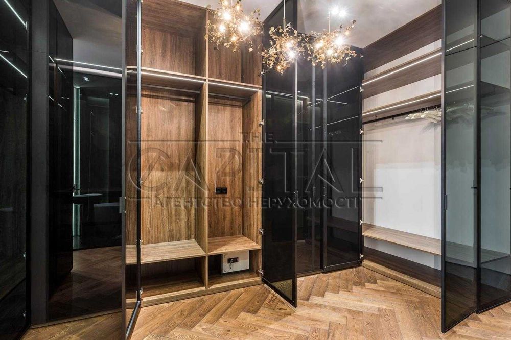 Продаж трикімнатної квартири, в ЖК бізнес-класу Ярославів Град. метро Золоті Ворота