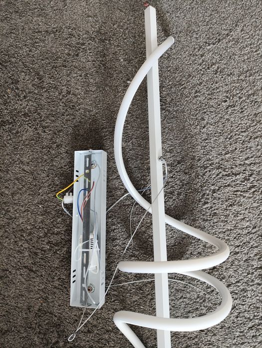 Nowa lampa wisząca sufitowa LED