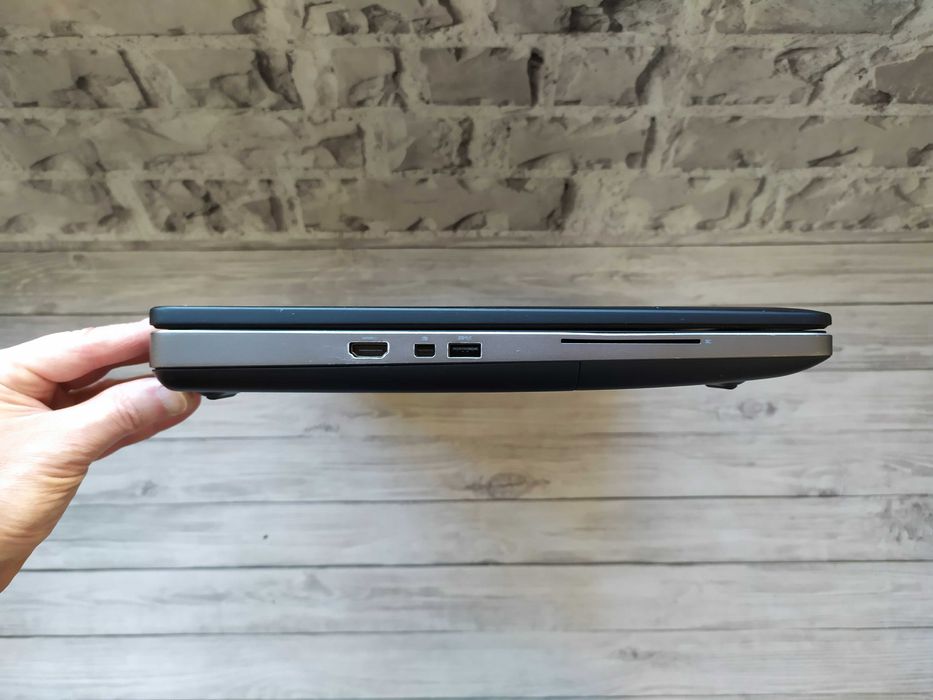 Dell Precision 7710 17.3" FHD i7-6820HQ/16GB/250GB/Nvidia M3000M 4GB