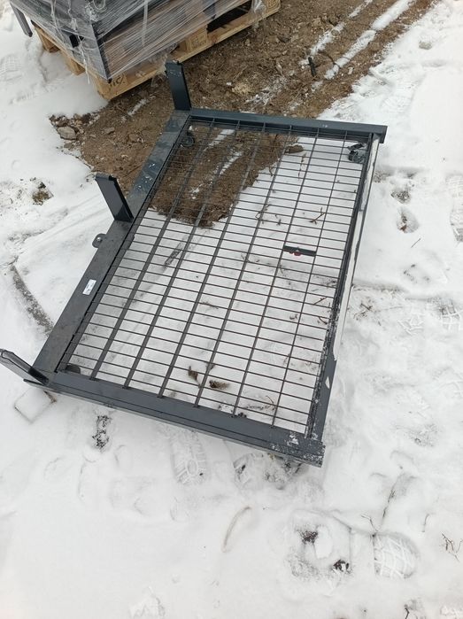 Wózki wystawowe metalowe na kółkach