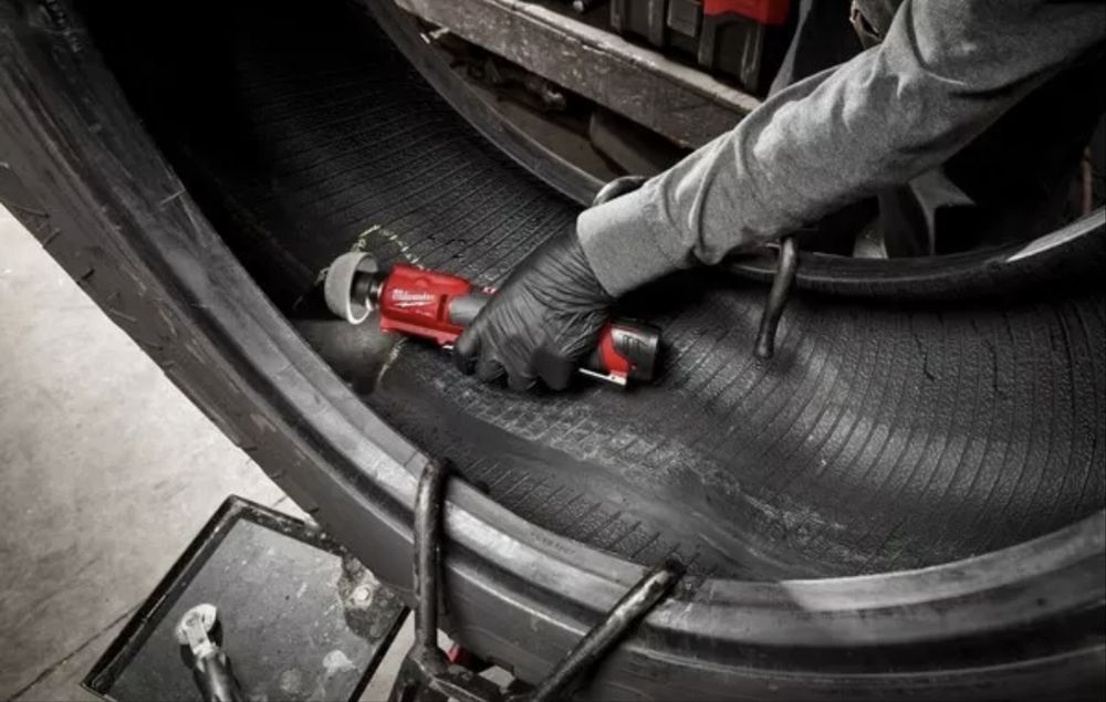 Акумуляторна пряма шліфмашинка Milwaukee 2409-20 M12 FUEL™