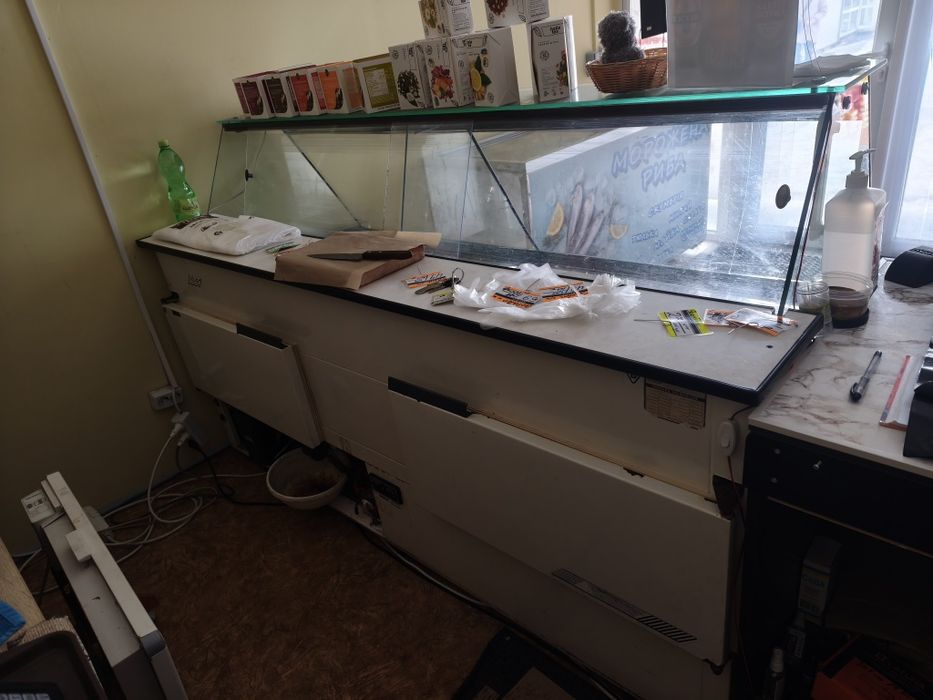 Холодильна вітрина