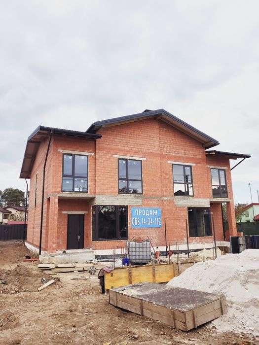 Продаж котеджів смт.Брюховичі