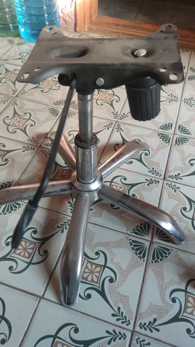 Низ офісного крісла