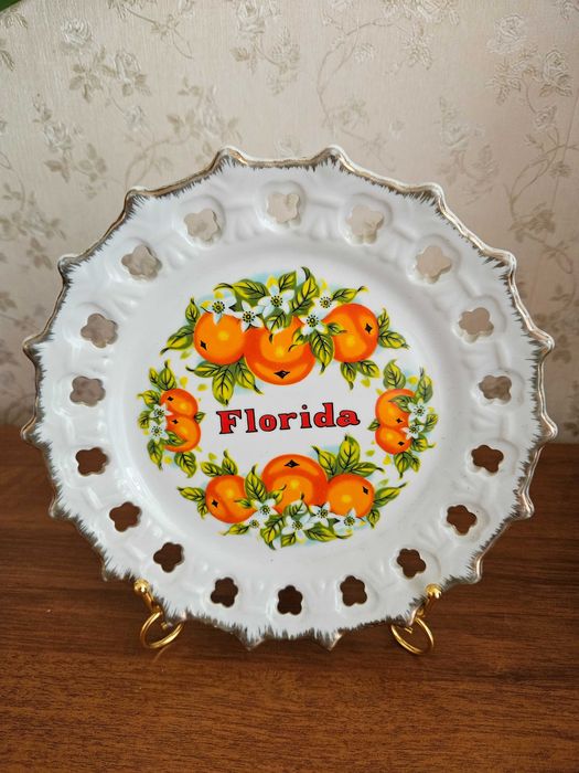 Sprzedam talerz dekoracyjny w doskonałym stanie.