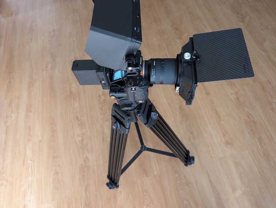 Kit PRO Video Sony A7iii + Lente + Tripé + Rig