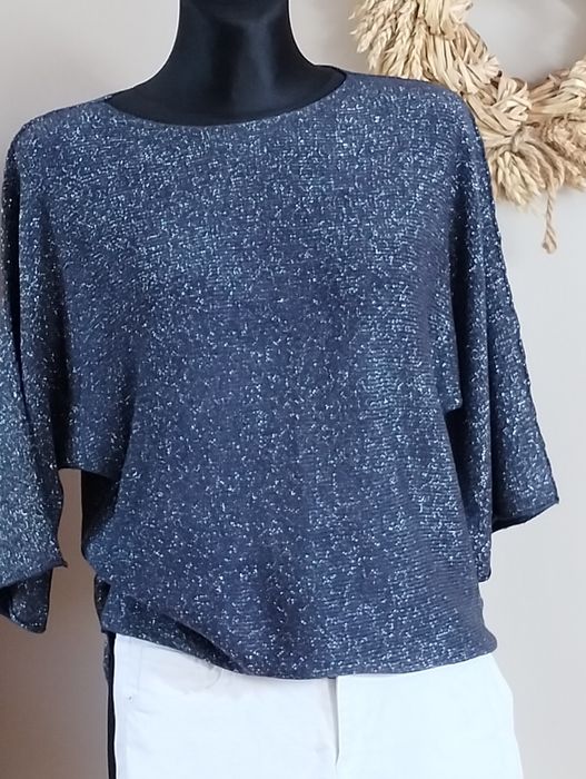 Mieniący się włoski,elegancki sweterek M