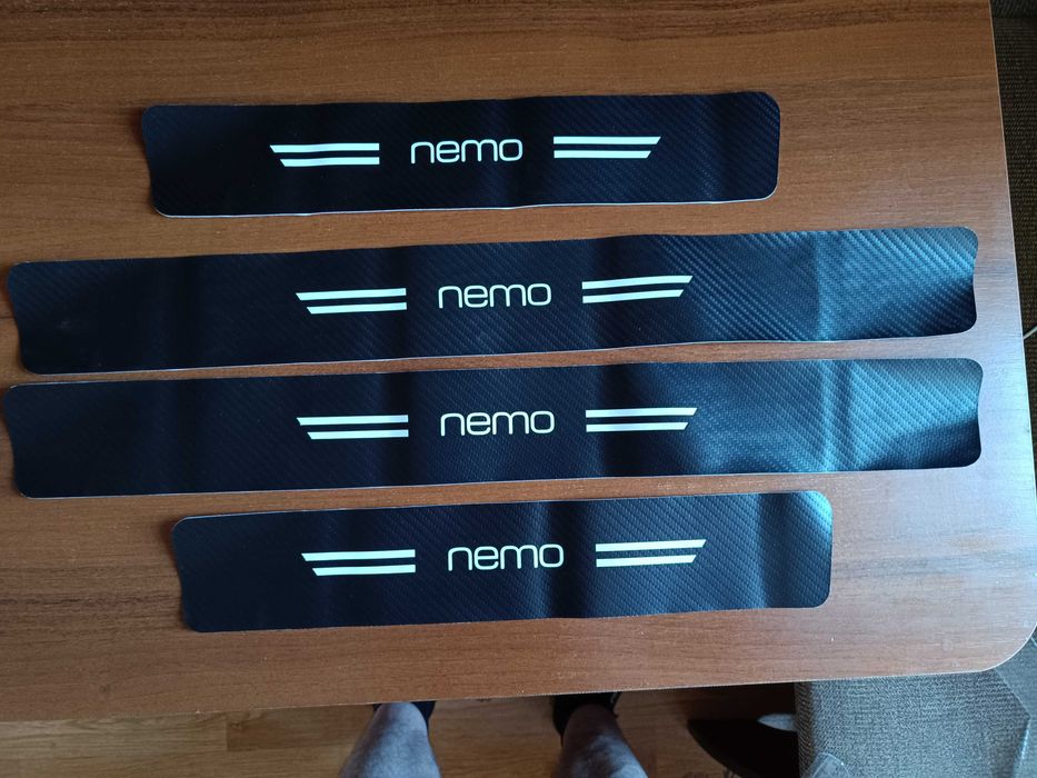 Флюорісцентні карбонові наліпки на пороги Сітроен Nemo.