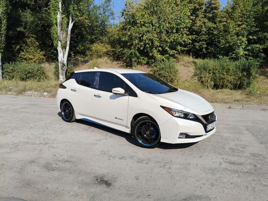 Продам nissan leaf 2 zе1