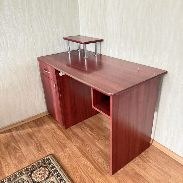 Письмовий стіл. Компютерний