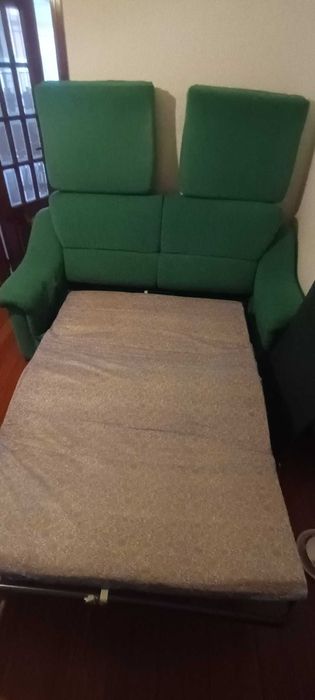 Sofá-cama usado de 2 lugares