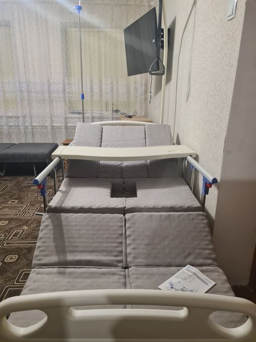 Механічне медичне ліжко