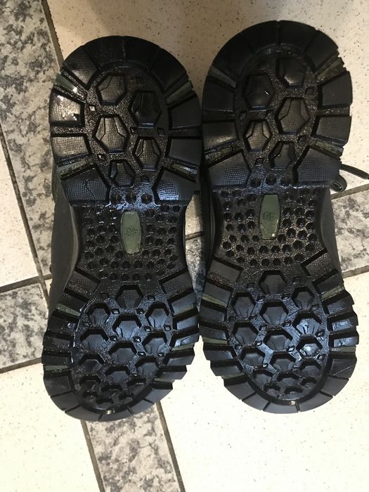 Продам трекінгове взутия