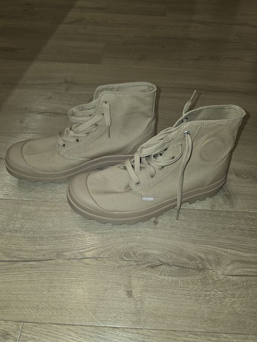 Palladium beżowy Trapery Pampa Hi mono rozmiar 44 buty trampki nowe
