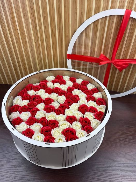 Подарунок коханій дівчині – солодкий бокс, сюрприз