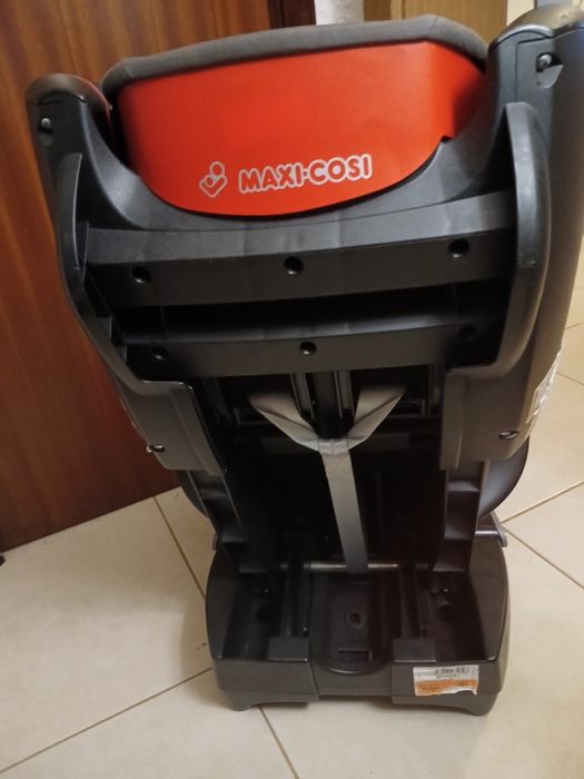 Duas cadeiras auto para destralhar uma delas com Isofix