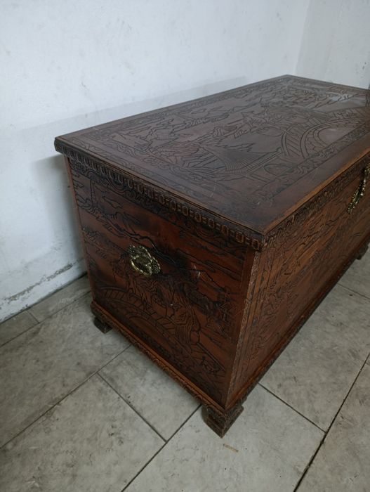 Arca em madeira para arrumação