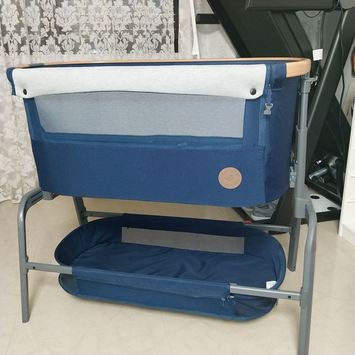 Berço Maxi-Cosi cor Azul escuro muito prático