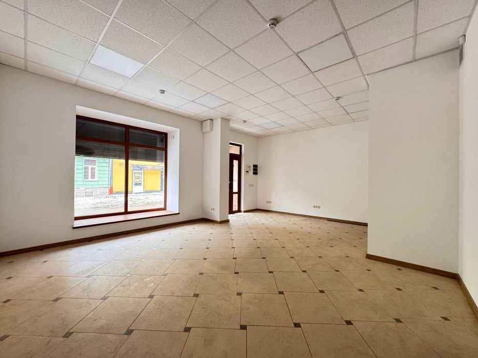 Оренда фасадного комерційного приміщення | вул. Героїв УПА, 3 | Львів