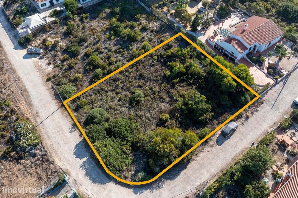 Terreno Urbano Espaçoso Em Localização Tranquila, Vale Da Telha