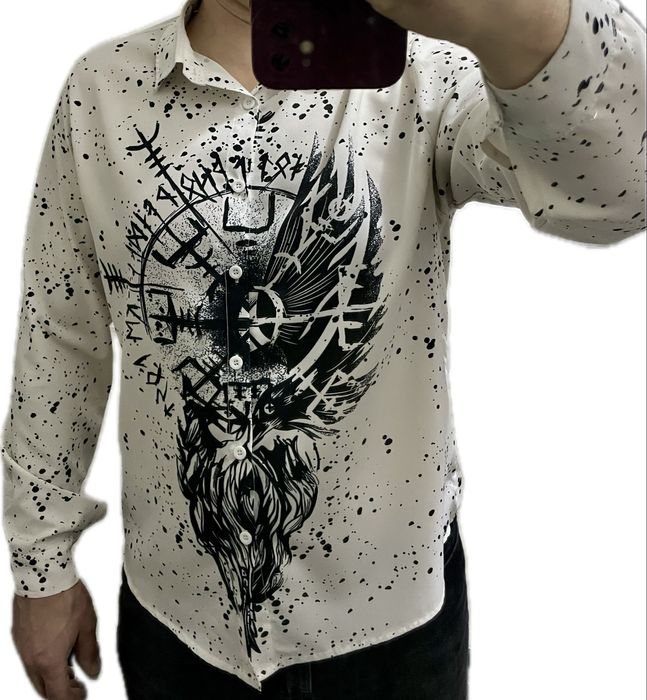 Біла сорочка з вікінгським принтом XL