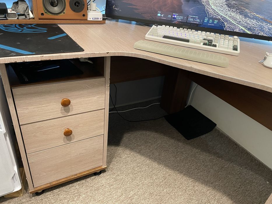 Компютерний стіл / письмовий стіл