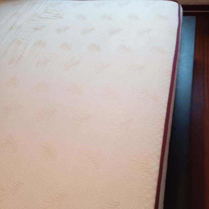 Cama de casal com colchão
