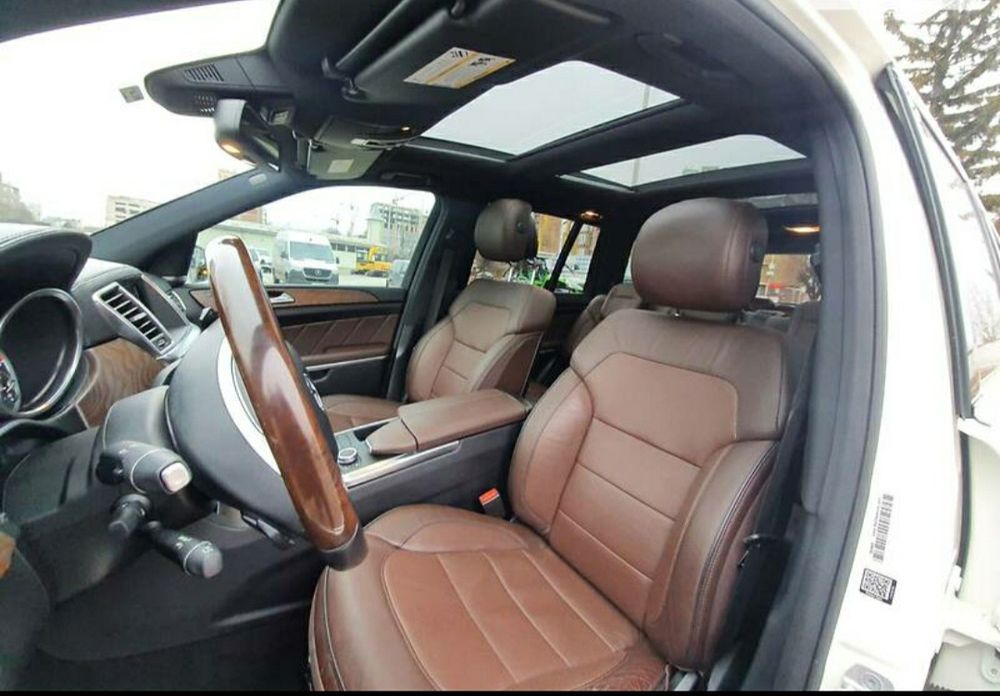 Водитель на личном автомобиле. Аренда Мерседес GL.